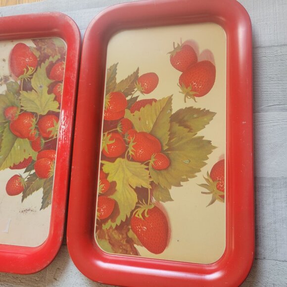 Vintage Metal Serving Trays Set Of 2 Strawberry Design Rectangular Red & Green - Picture 2 of 8